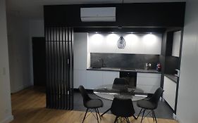 Black&White Apartment Bis - Male Garbary 8